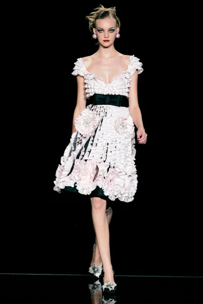Look 16